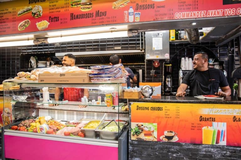 Lire la suite à propos de l’article À la découverte du Marché du Soleil, le rendez-vous des passionnés de textiles et de saveurs